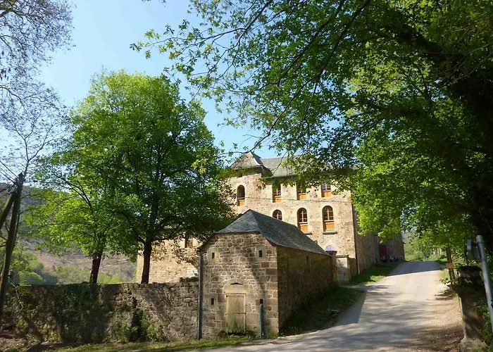 Chateau De Salelles